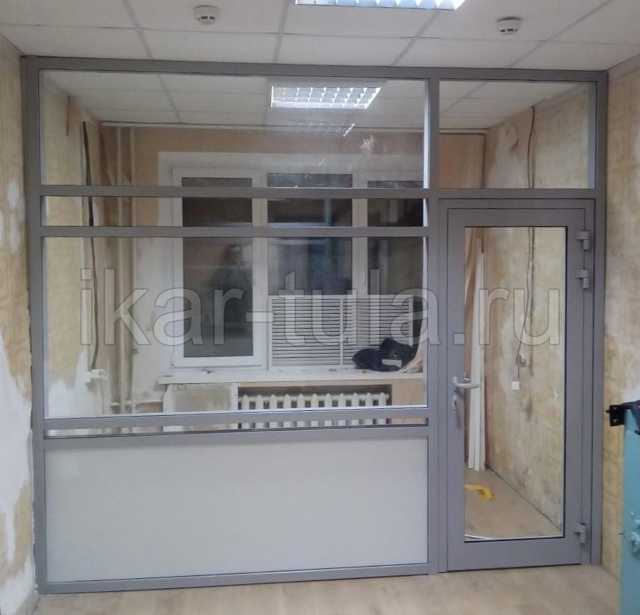 Установка внутренних стеклянных перегородок из алюминиевого профиля